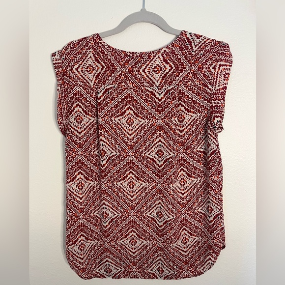Ann Taylor Red Geometric Print Sleeveless Blouse - Size M - Picture 3 of 4